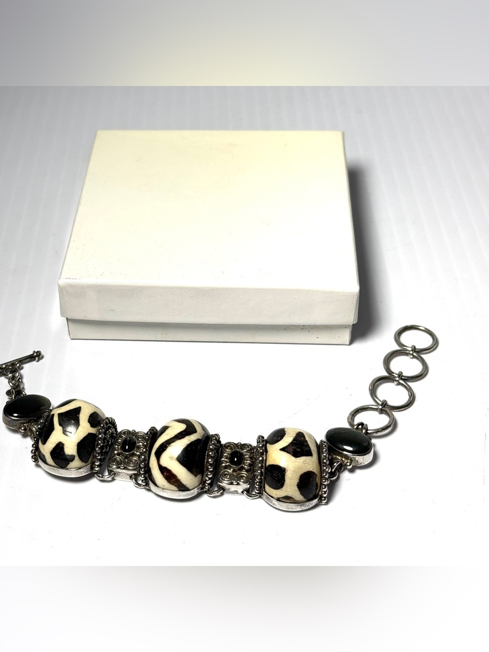 Sterling Silver Filigree Black & Cream Link Necklace with Mood Stone Accent